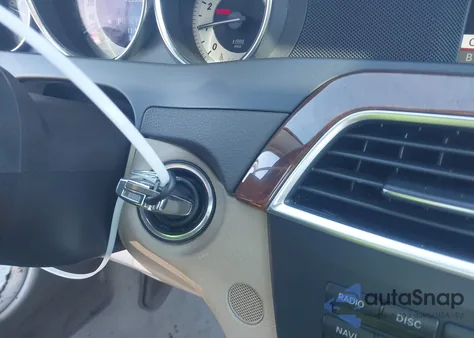 2013 Mercedes-Benz C 300 Luxury 4Matic z USA, uszkodzony, nr VIN WDDGF8AB1DF973716